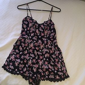 Adorable sleeveless floral romper with lace detail